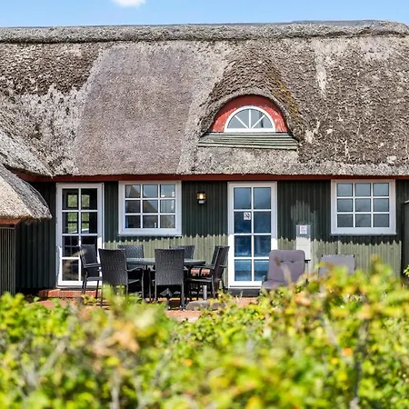 4 Bedroom Lovely In Blavand