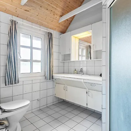 4 Bedroom Lovely In Blavand