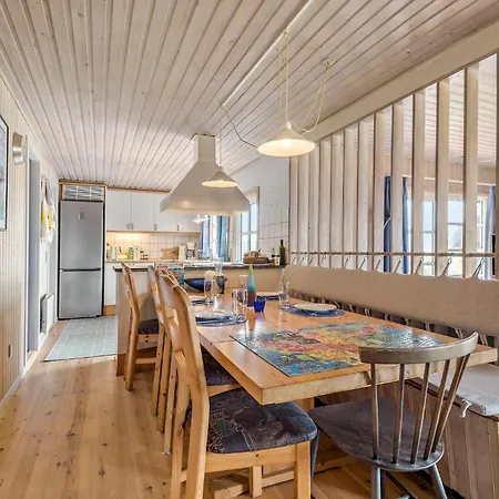 4 Bedroom Lovely In Holiday home *