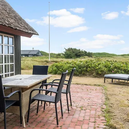 4 Bedroom Lovely In Blavand