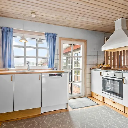 4 Bedroom Lovely In Holiday home *